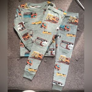 Carter’s warm pajamas 4T
